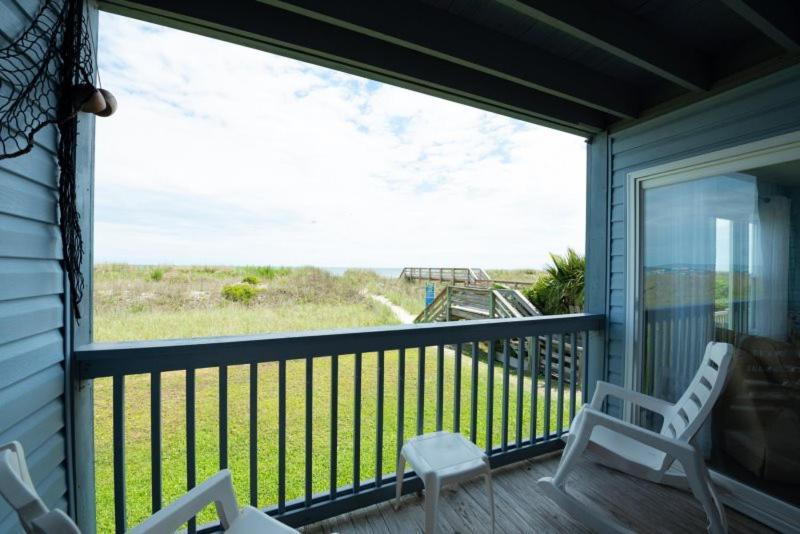 Sandy Dunes Oceanfront Condo - Just Renovated June 2020 Миртл-Бич Экстерьер фото