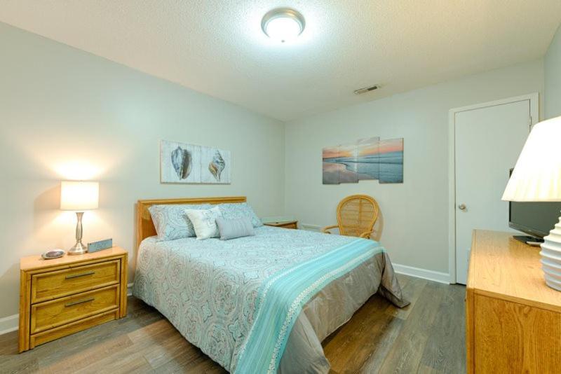 Sandy Dunes Oceanfront Condo - Just Renovated June 2020 Миртл-Бич Экстерьер фото