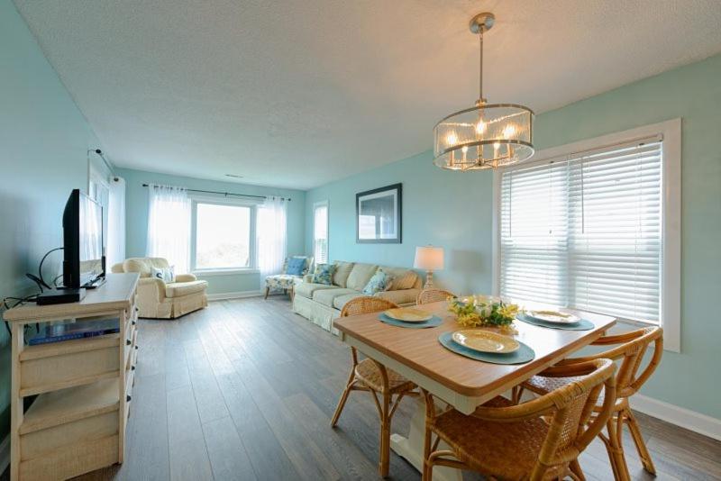 Sandy Dunes Oceanfront Condo - Just Renovated June 2020 Миртл-Бич Экстерьер фото